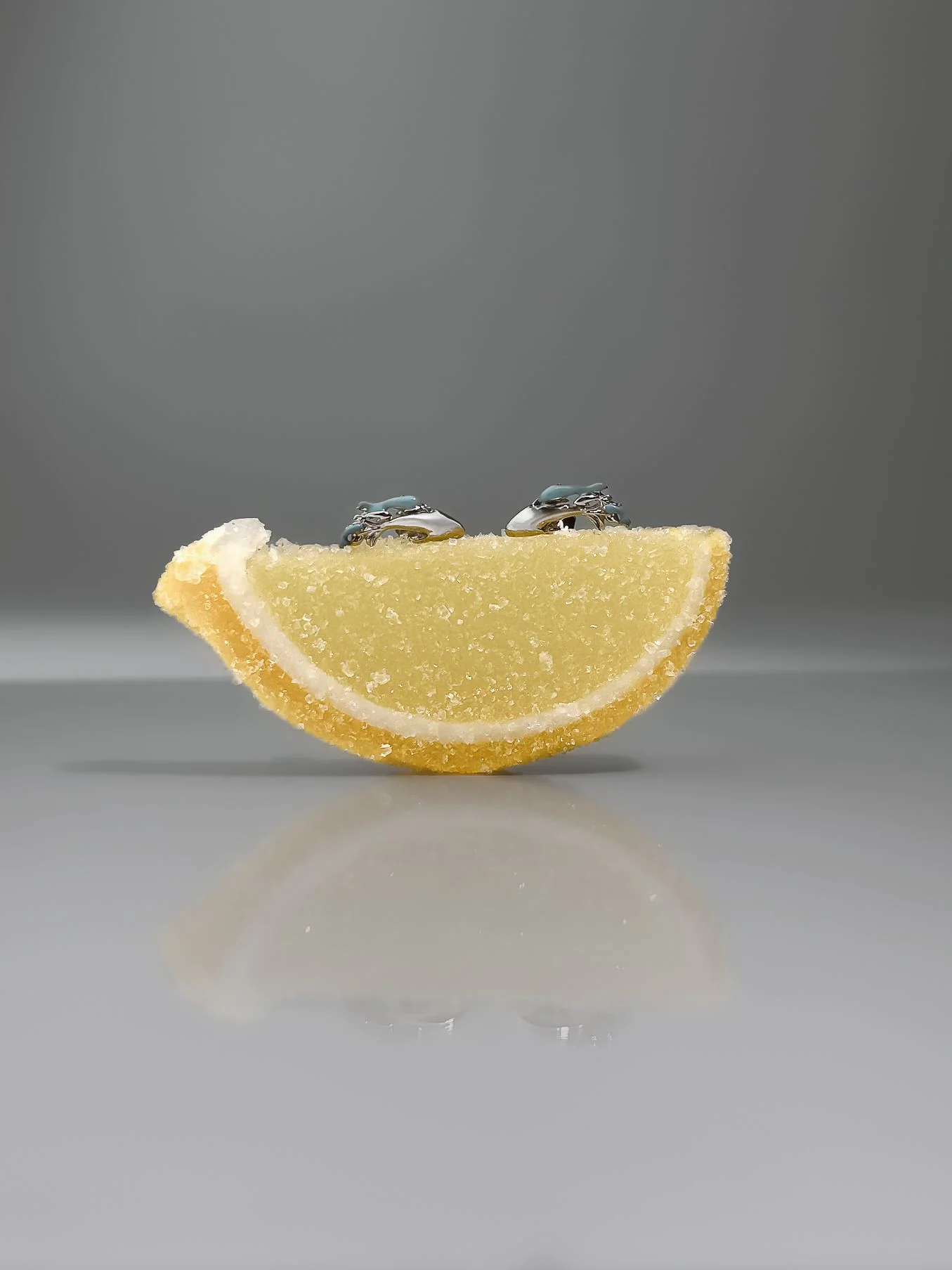 Сережки з емаллю "Дельфіни" – обкладинка - купуйте на Chuttyevo!