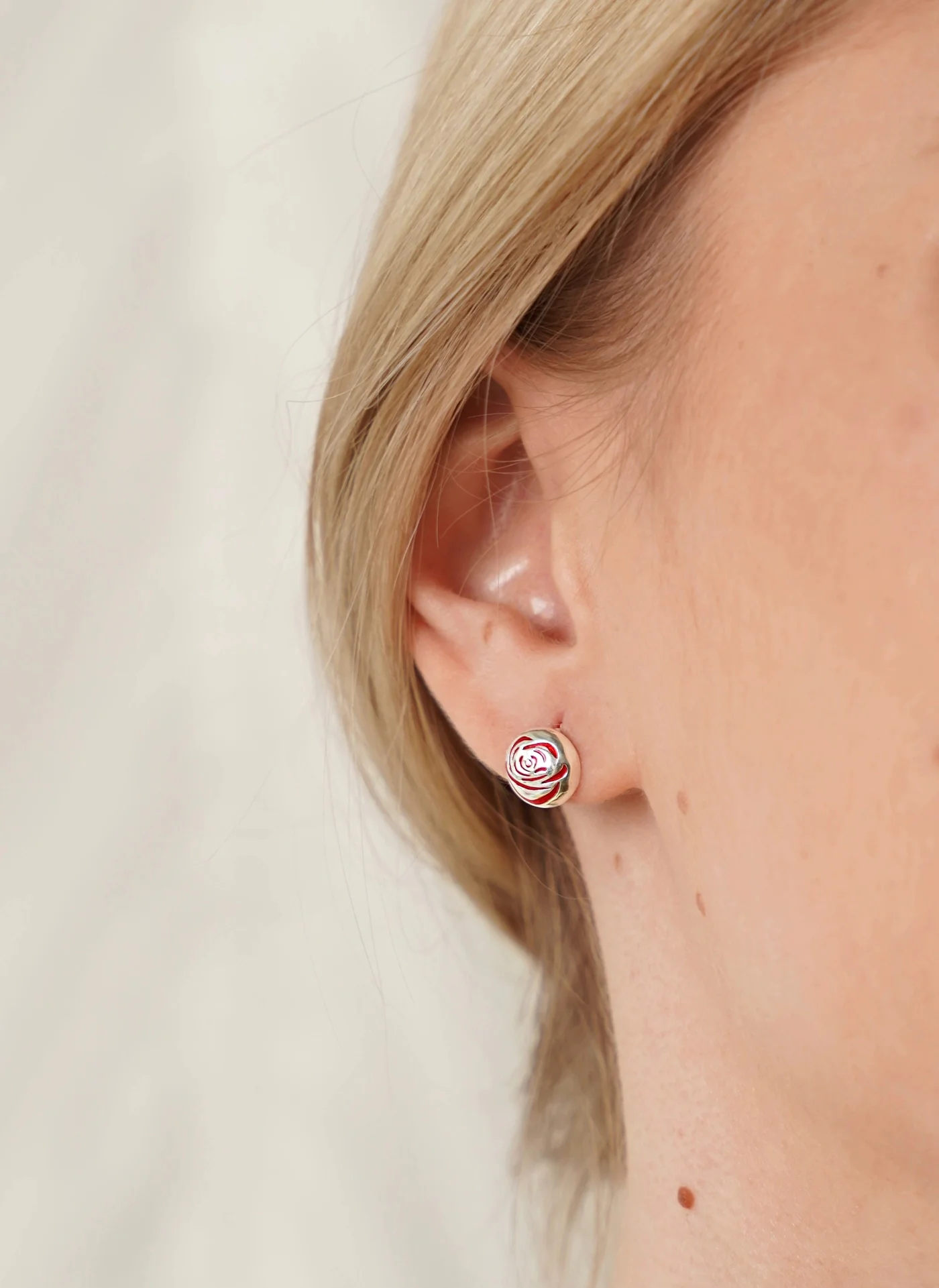 Сережки з емаллю "Red Rose" – обкладинка - купуйте на Chuttyevo!