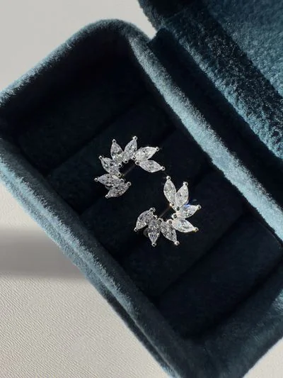 Сережки з фіанітами "Півколо" – обкладинка - купуйте на Chuttyevo!