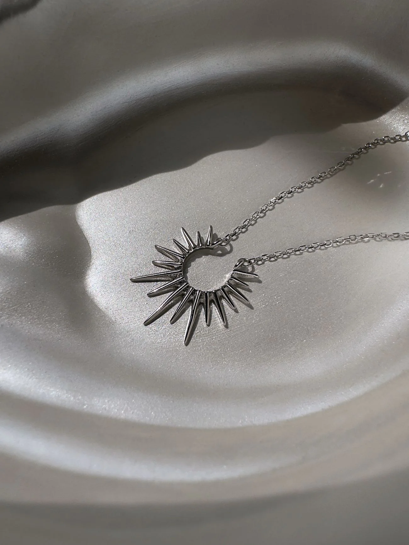 Ланцюжок "Спалах сонця" – обкладинка - купуйте на Chuttyevo!