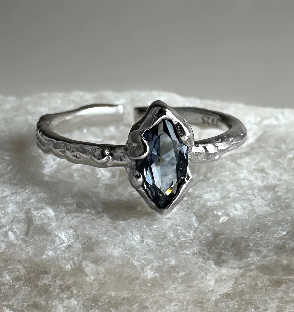 Каблучка "Синій Кристал" – обкладинка - купуйте на Chuttyevo!