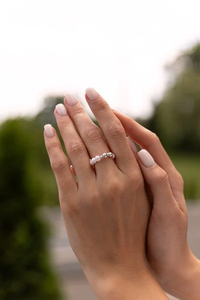 Каблучка на резинці з намистинами – обкладинка - купуйте на Chuttyevo!