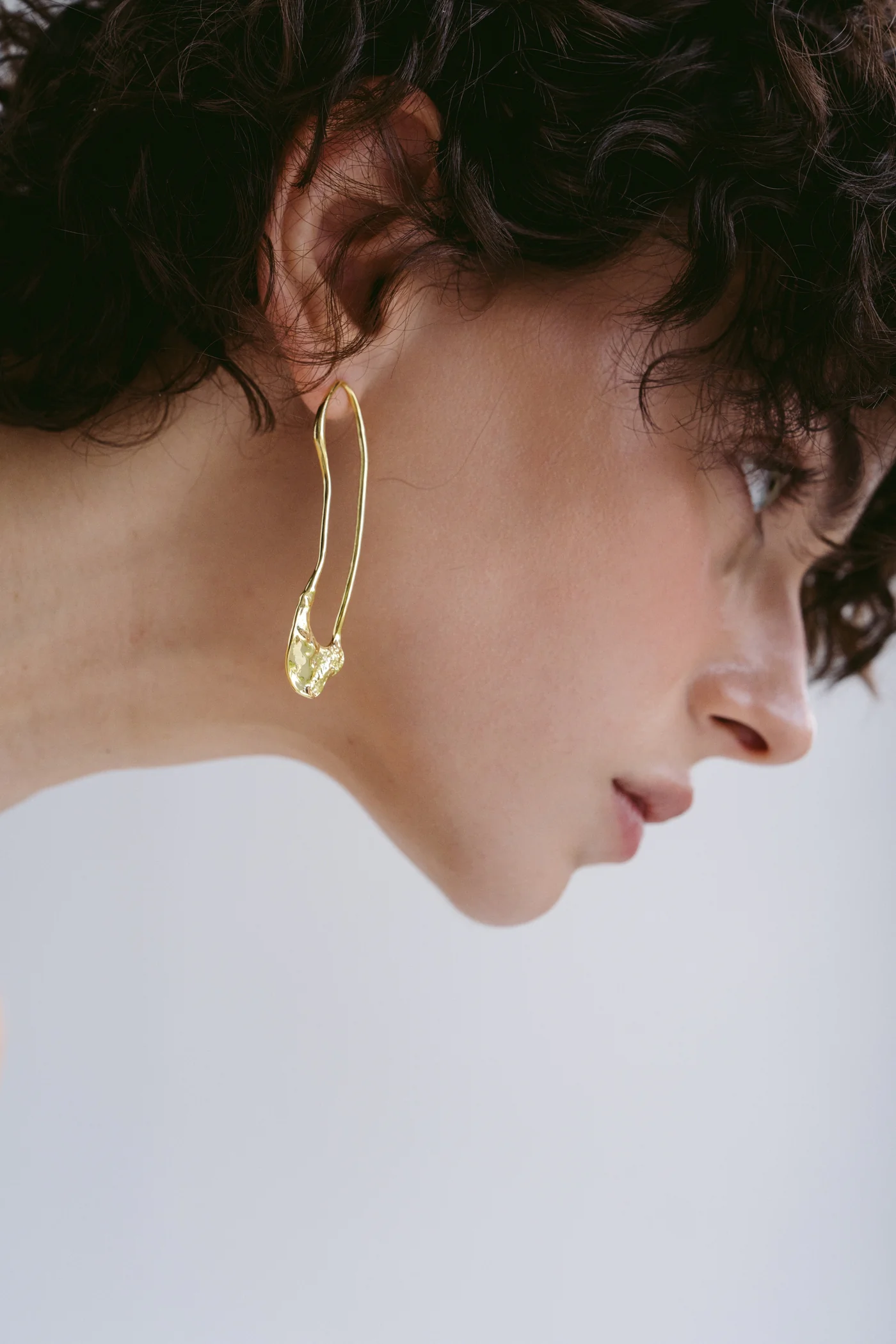 Сережки "Asymmetry", позолота – обкладинка - купуйте на Chuttyevo!