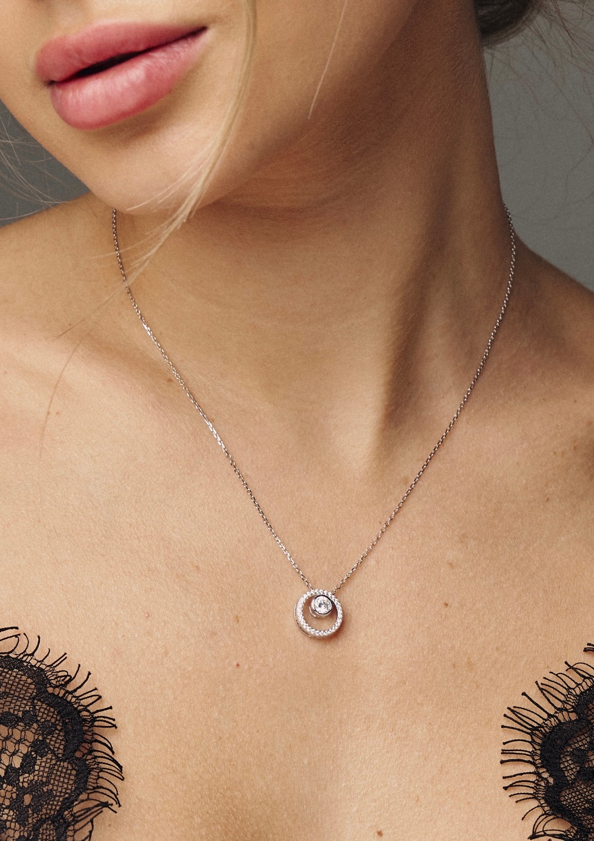 Ланцюжок "Коло" з фіанітами – обкладинка - купуйте на Chuttyevo!