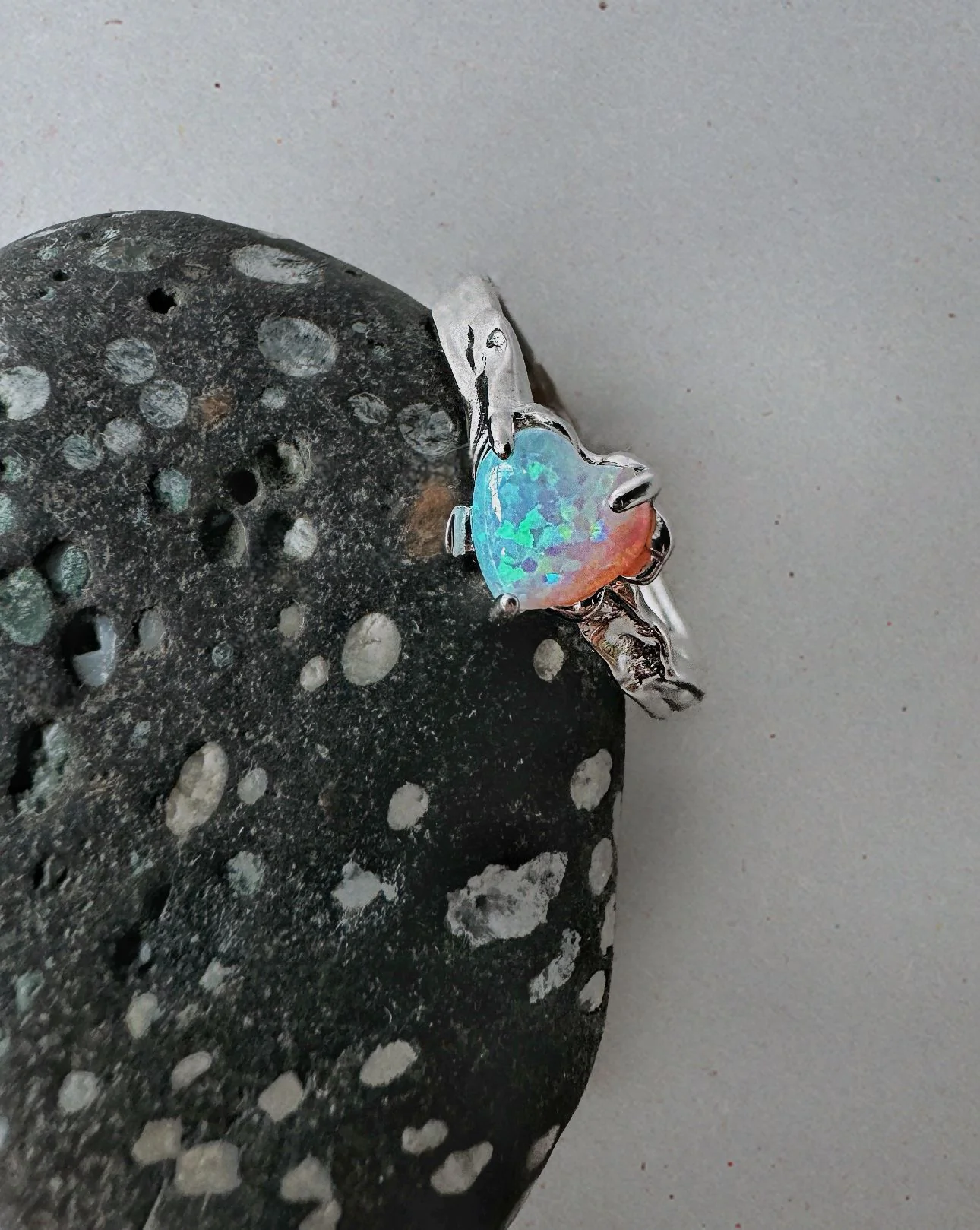 Каблучка "Heart Opal" – обкладинка - купуйте на Chuttyevo!