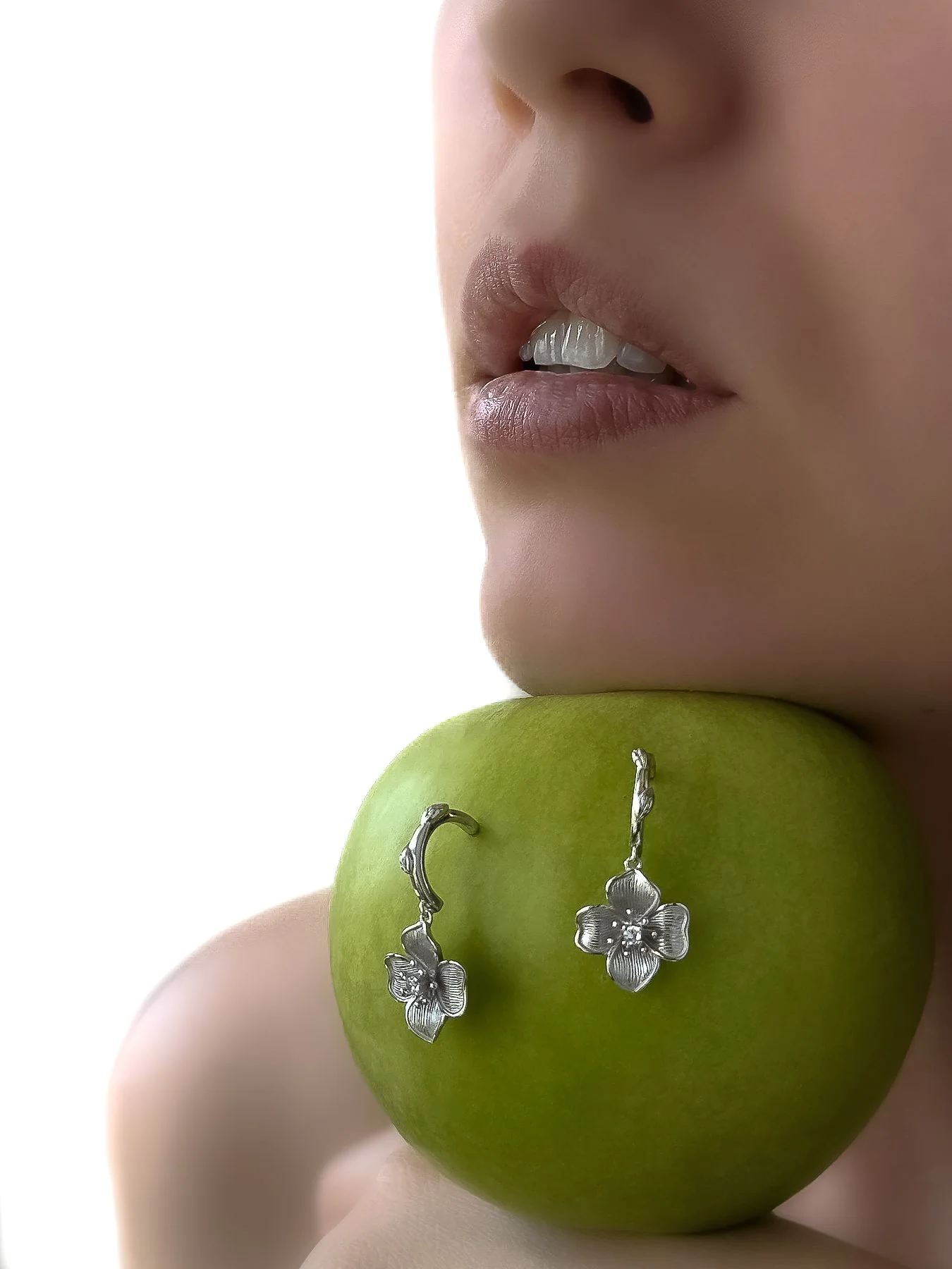 Сережки "Срібна Квітка" – обкладинка - купуйте на Chuttyevo!