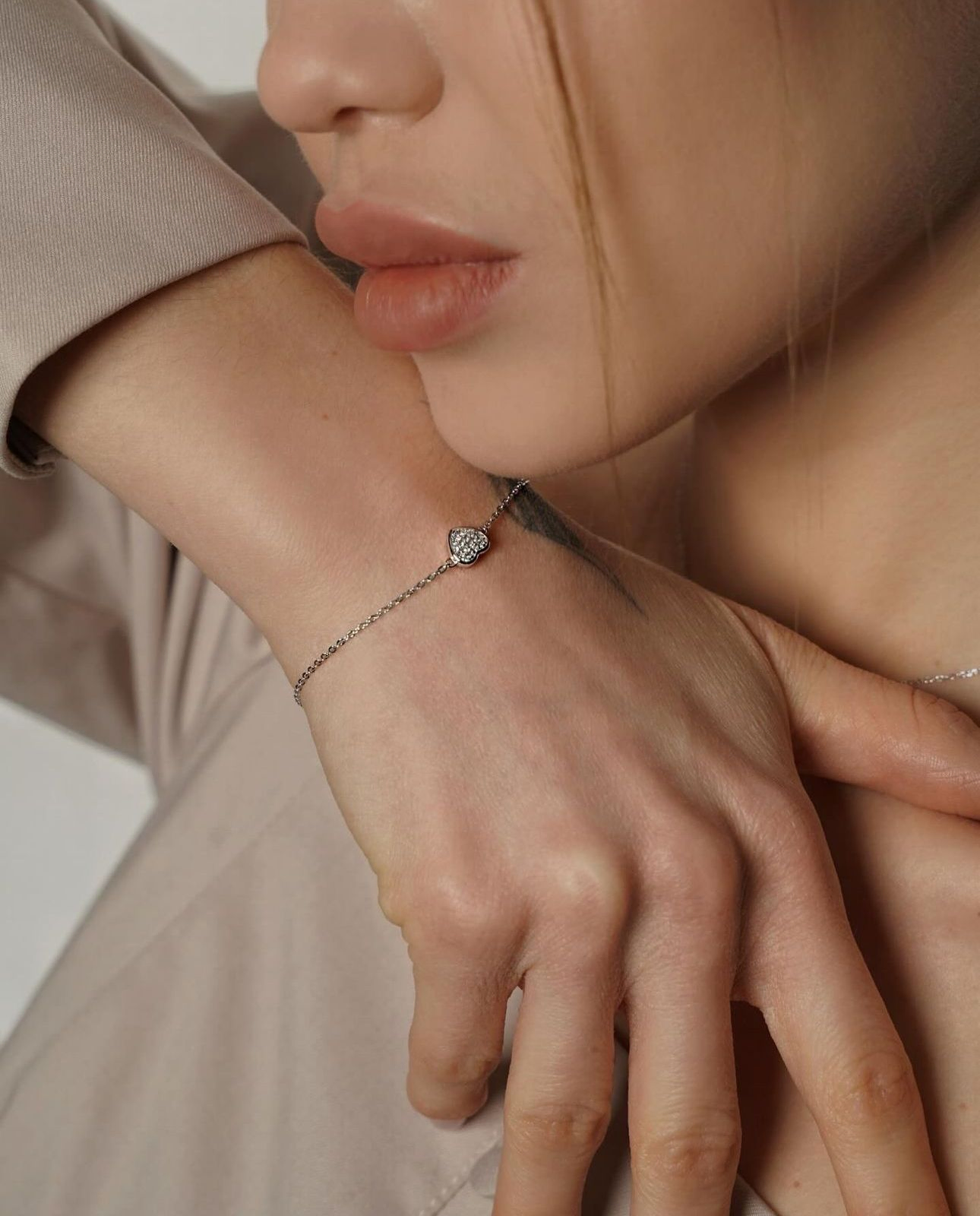 Браслет з сердечком "Midnight Sparkle" – обкладинка - купуйте на Chuttyevo!