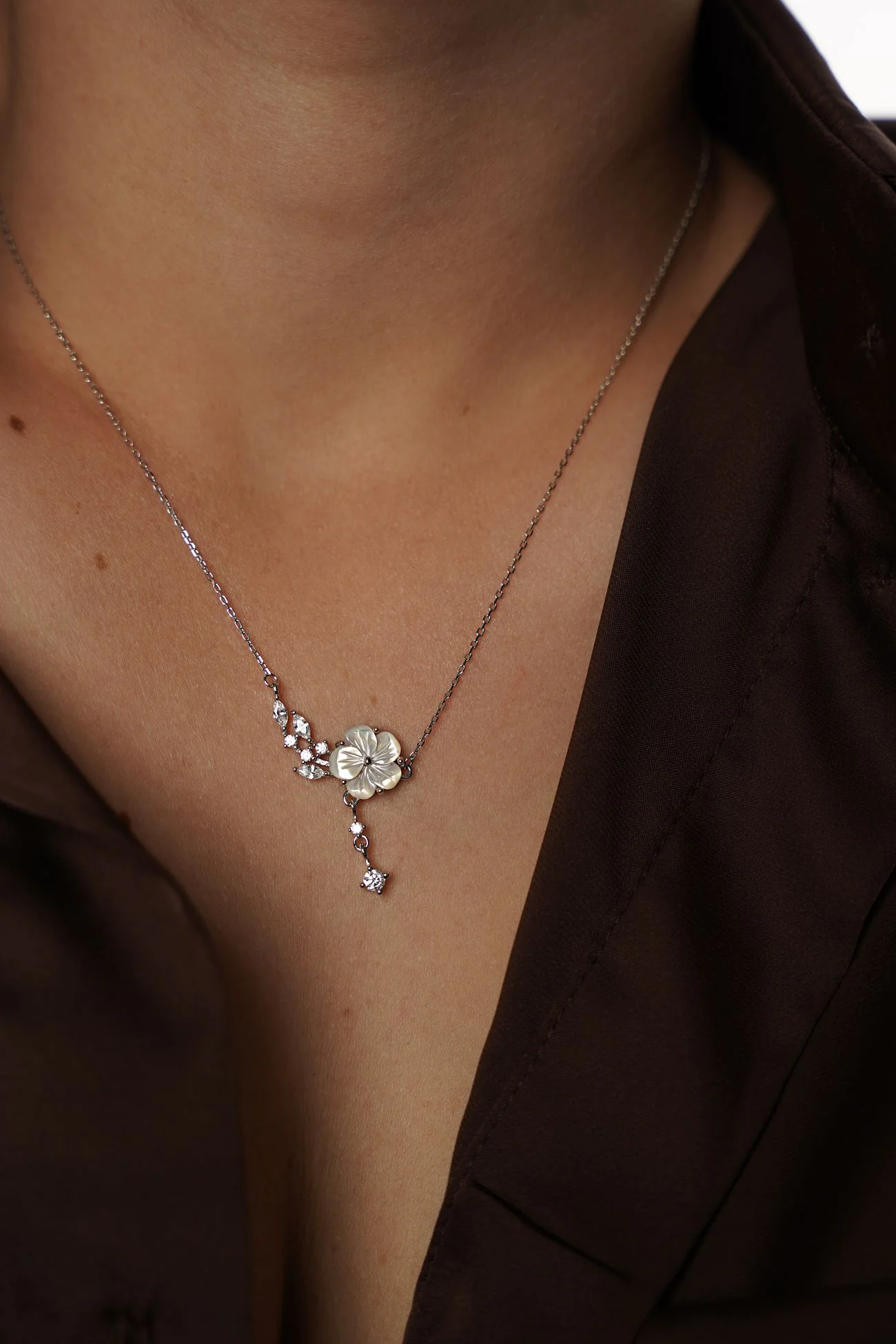 Ланцюжок "Перший цвіт" – обкладинка - купуйте на Chuttyevo!