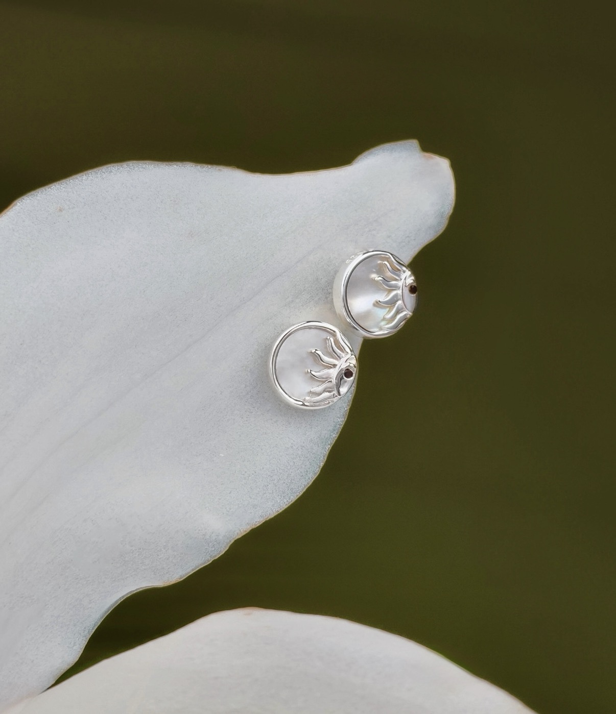 Сережки з перламутром "Sunbeams" – обкладинка - купуйте на Chuttyevo!