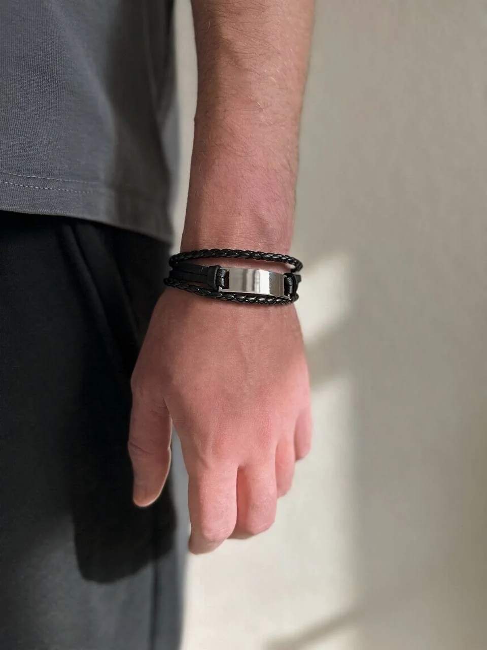 "Браслет чоловічий коричневий з пластиною" – обкладинка - купуйте на Chuttyevo!