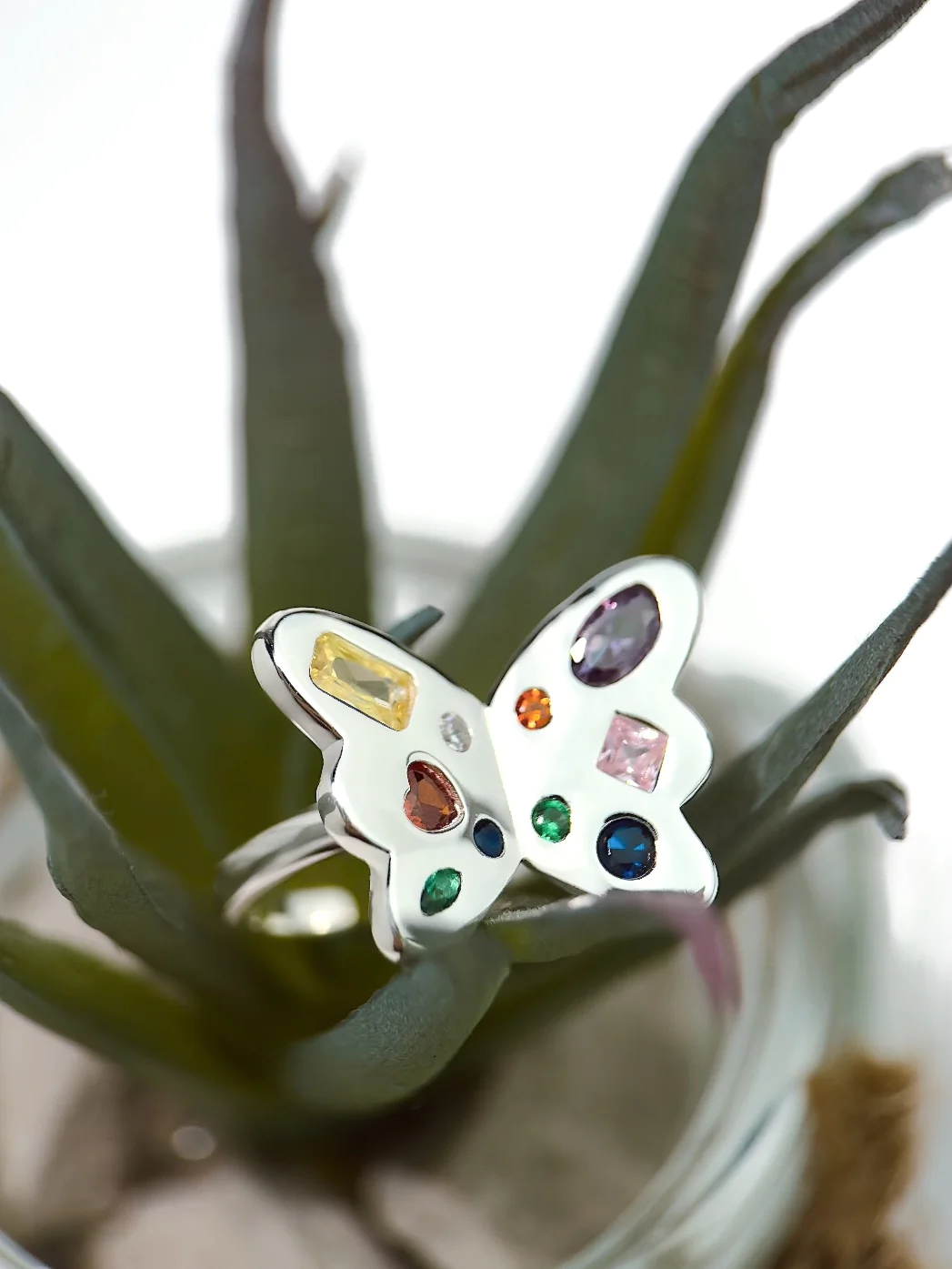 Каблучка з кольоровими фіанітами "Метелик" – обкладинка - купуйте на Chuttyevo!