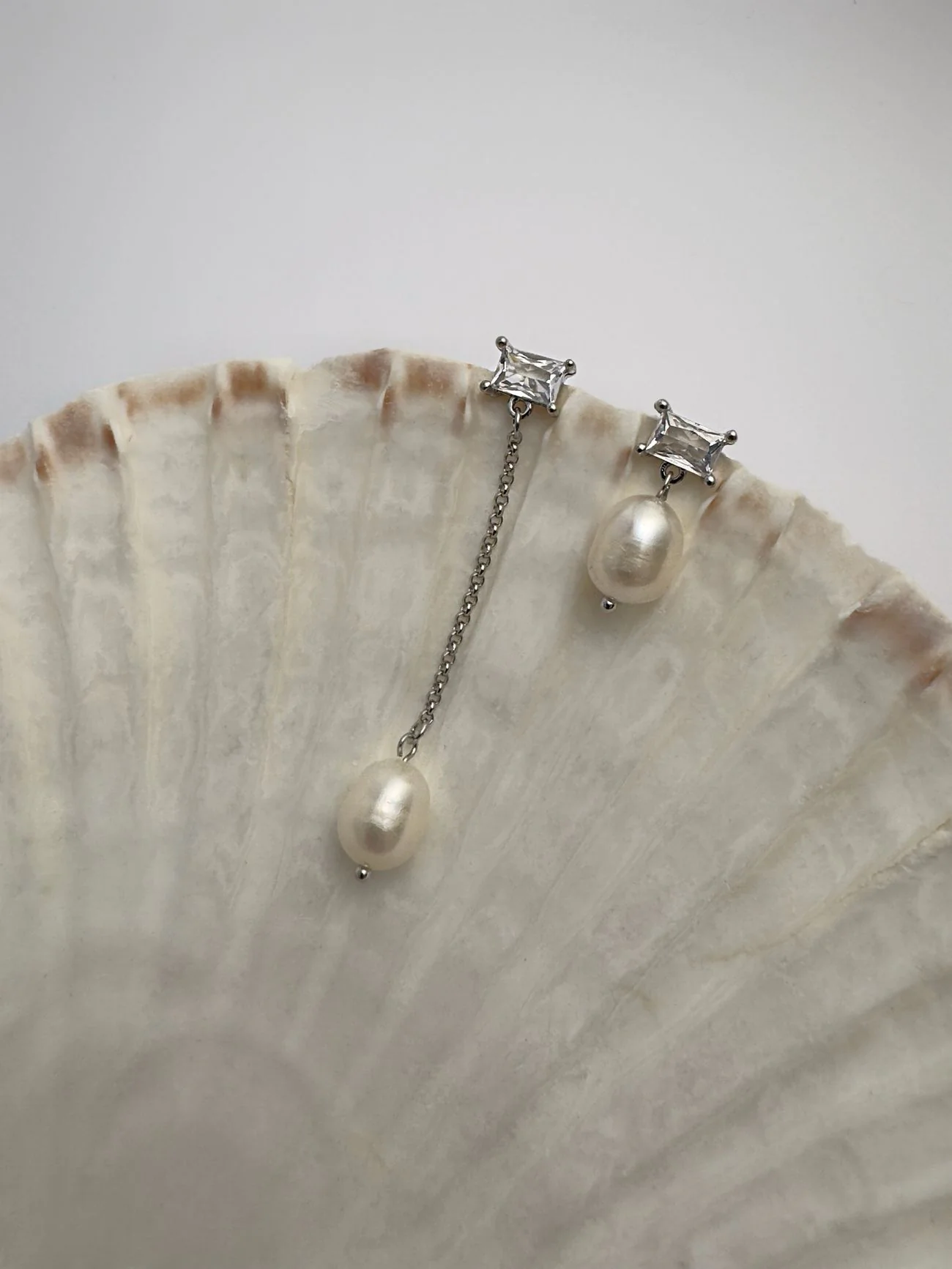 Сережки "Асиметричні Перли" – обкладинка - купуйте на Chuttyevo!