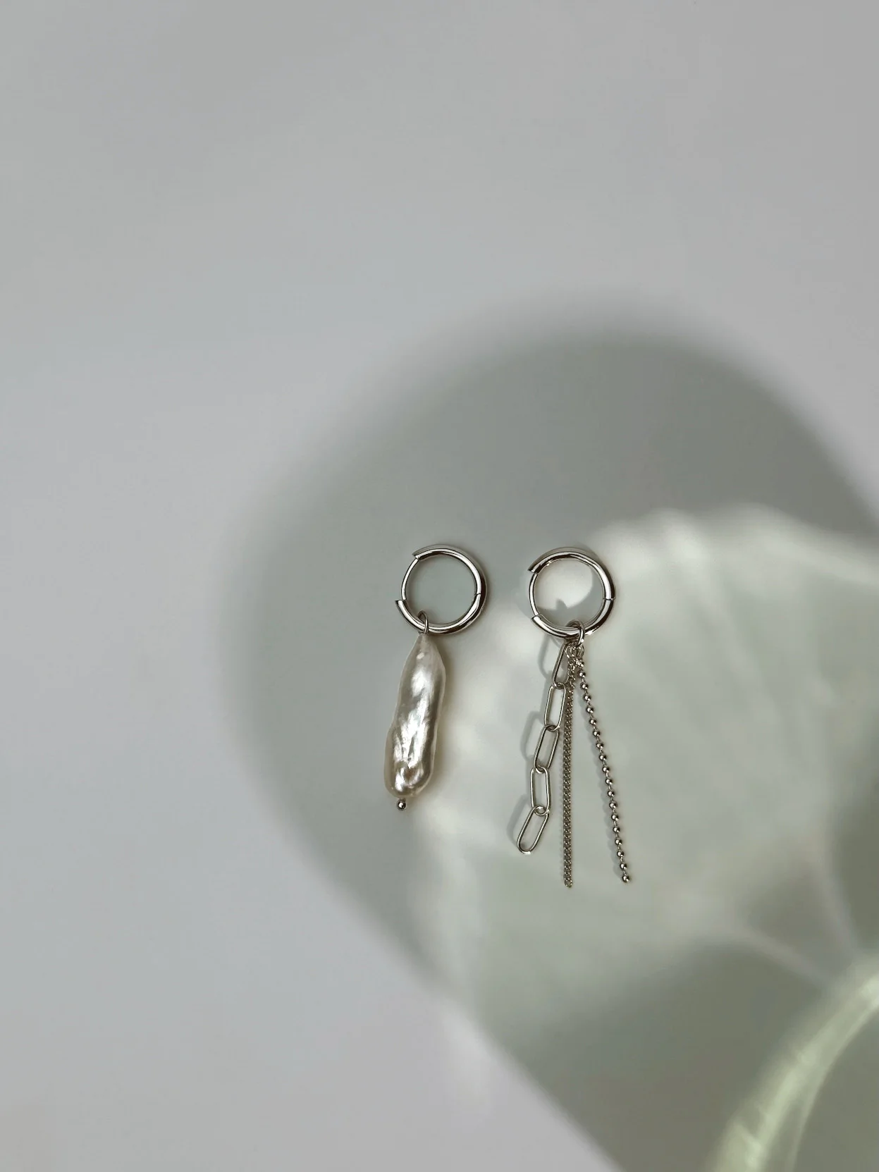 Сережки асиметричні "Бароко" – обкладинка - купуйте на Chuttyevo!