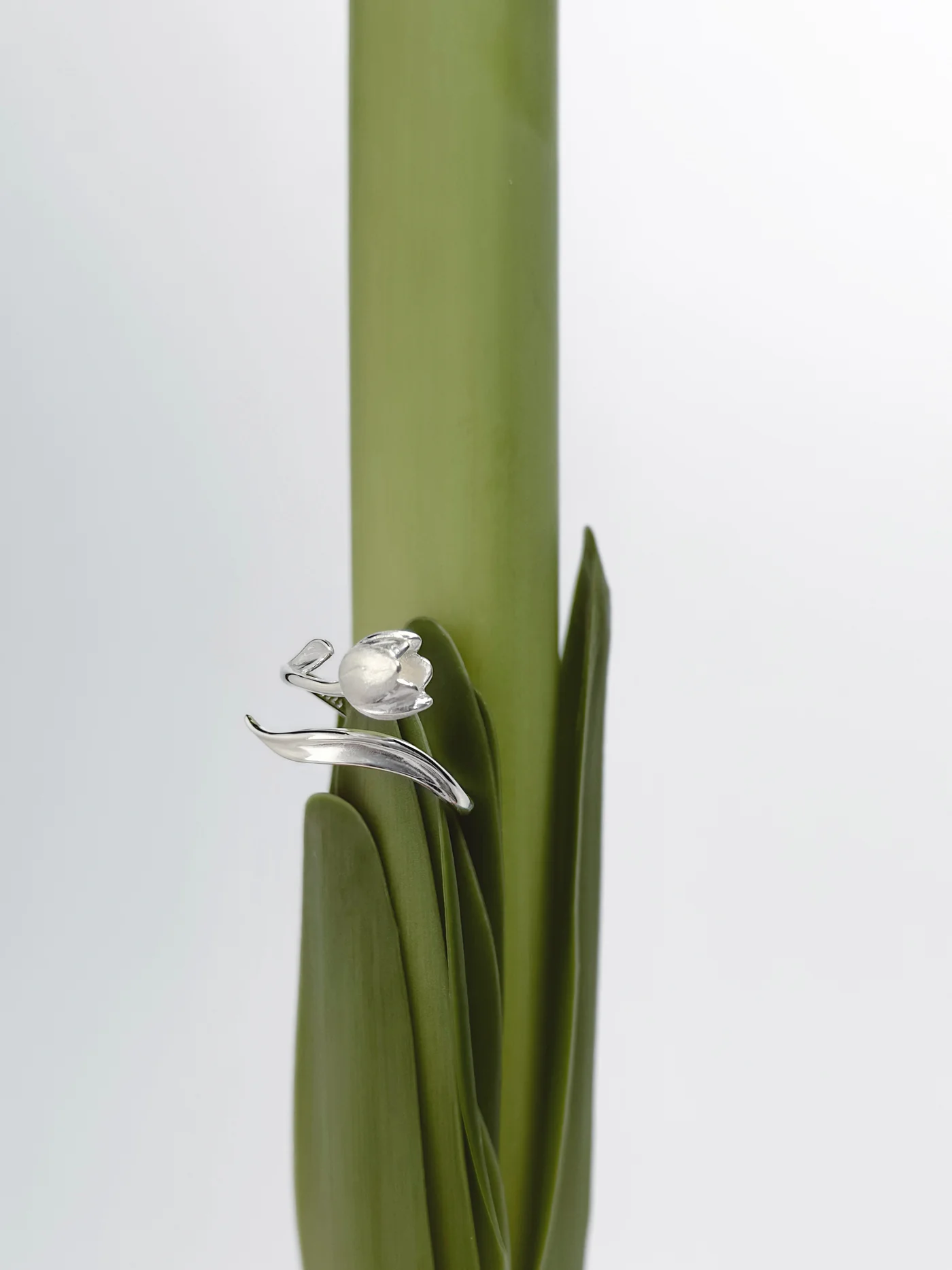 Каблучка розімкнута "Тюльпан" – обкладинка - купуйте на Chuttyevo!