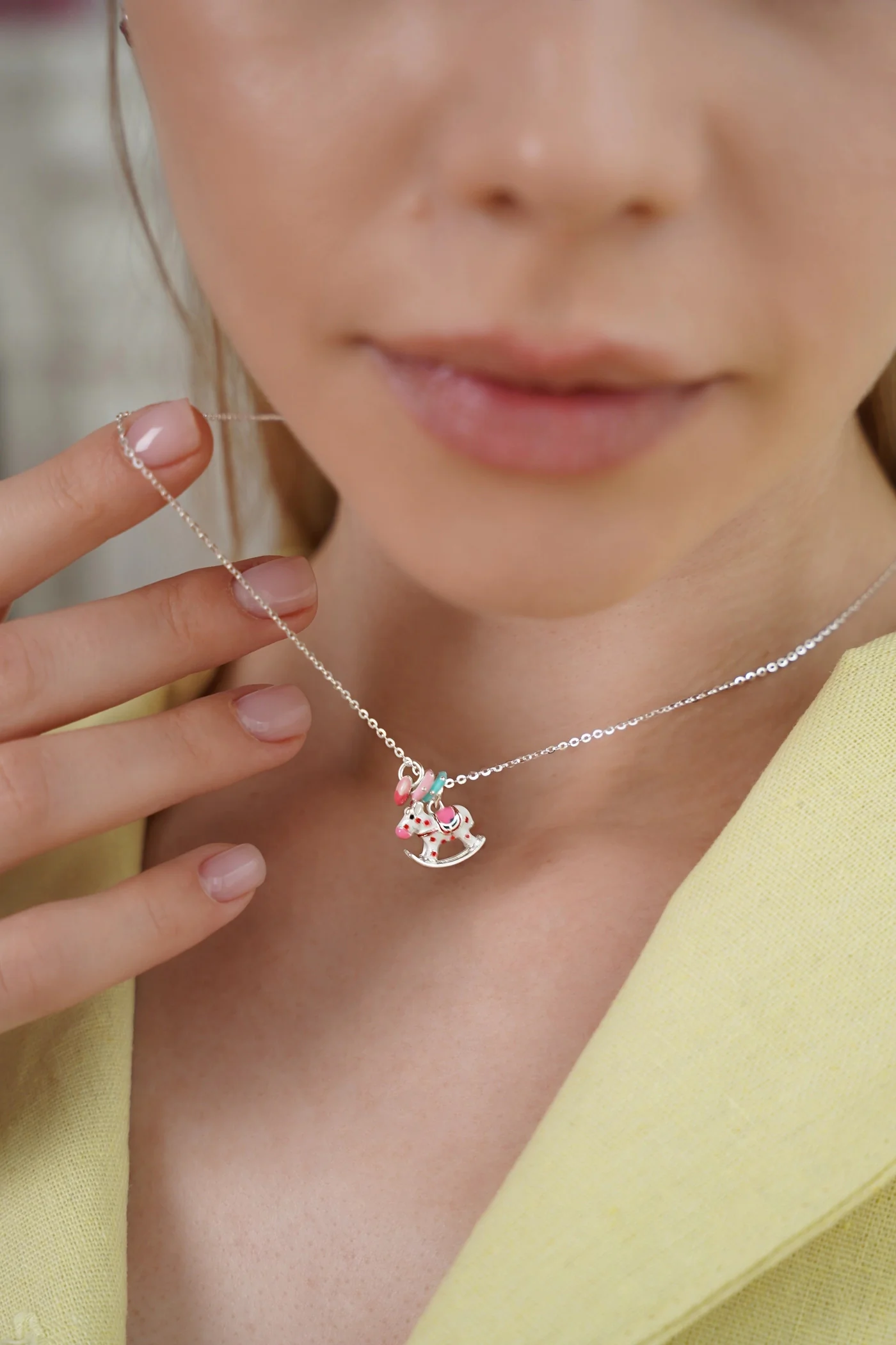 Ланцюжок з кольоровою емаллю "Коник" – обкладинка - купуйте на Chuttyevo!