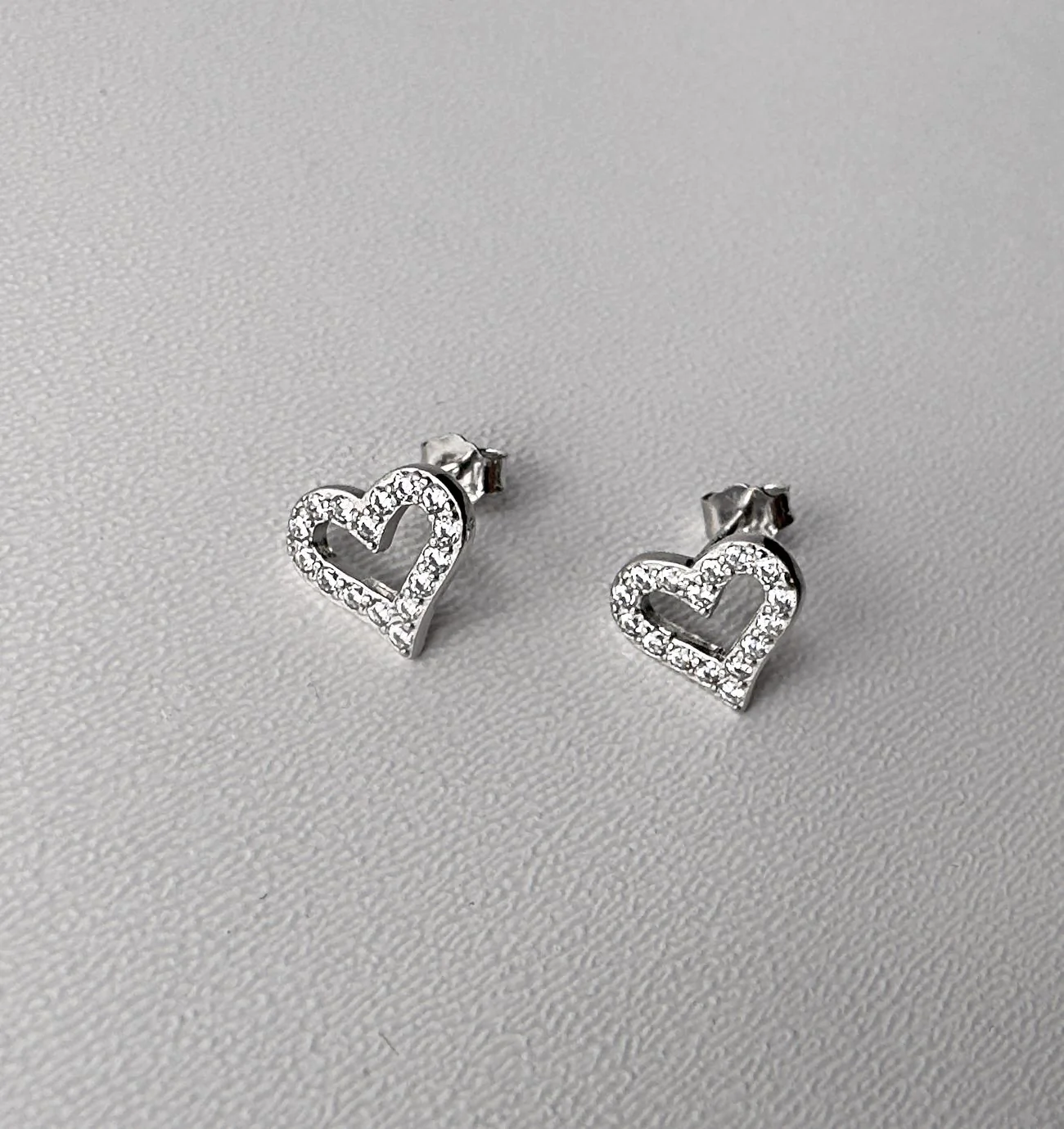 Сережки "Холодне серце" – обкладинка - купуйте на Chuttyevo!