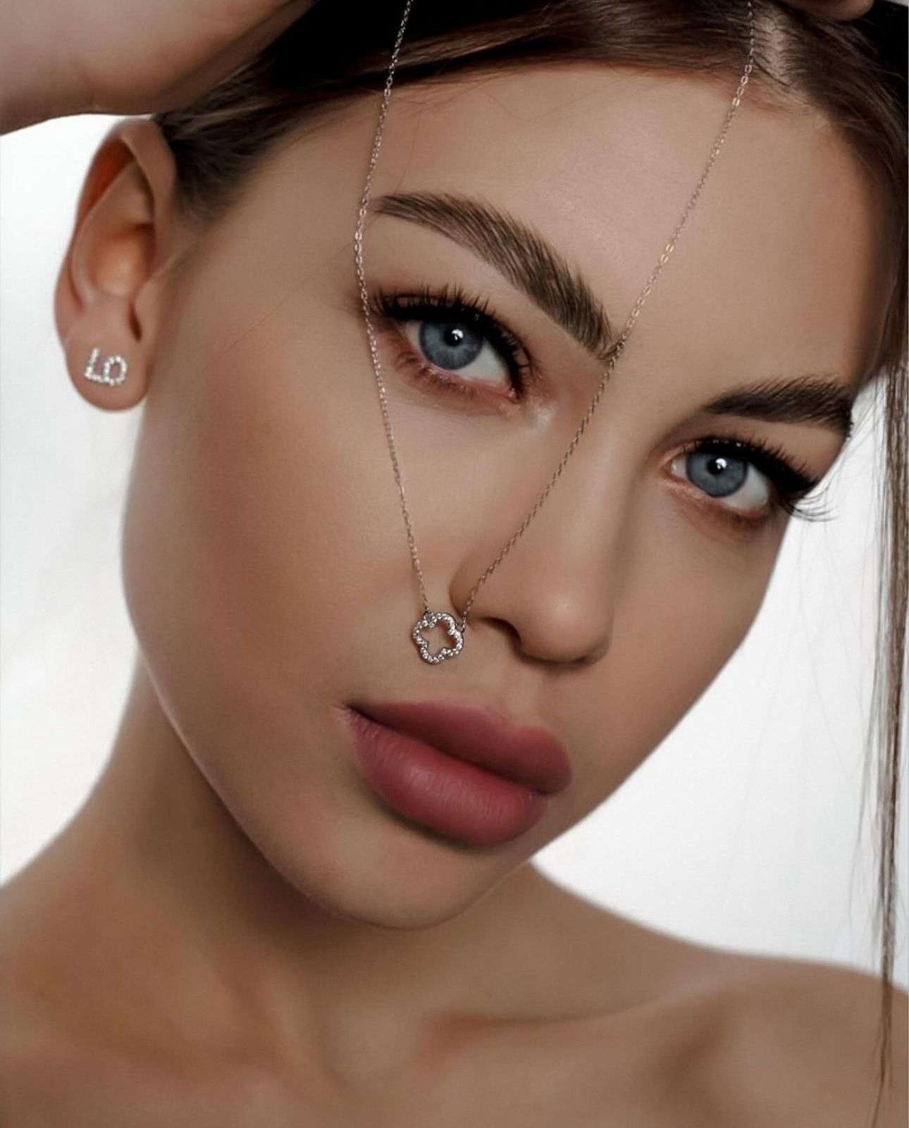 Ланцюжок "Конюшина з камінцями" – обкладинка - купуйте на Chuttyevo!