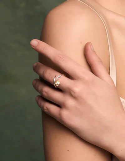 Каблучка розімкнута "Тюльпан", позолота – обкладинка - купуйте на Chuttyevo!